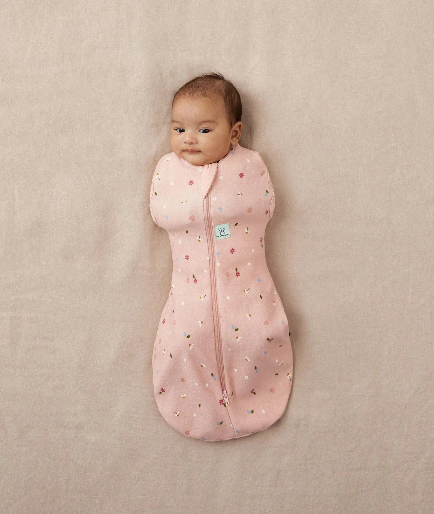 ergoPouch ergoPouch Organic All Year Swaddle Sleeping Bag | 1.0 Tog | 0-3 Months - Daisies ErgoPouch ErgoPouch Organic All Year Swaddle Sleeping Bag | 1.0 Tog | 0-3 Months - Daisies -Push Chair Expert Sales Cocoon 1.0T Daisies 1688x2000 63f2d81d 7317 43ed bcfb ded8e0b777fc