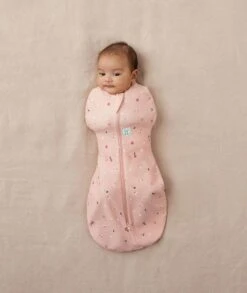 ErgoPouch ErgoPouch Organic Summer Swaddle Sleeping Bag | 0.2 Tog | 0-3 Months - Daisies -Push Chair Expert Sales Cocoon 1.0T Daisies 1688x2000 96c5e7c3 1288 49c8 83ef cfe6395513db