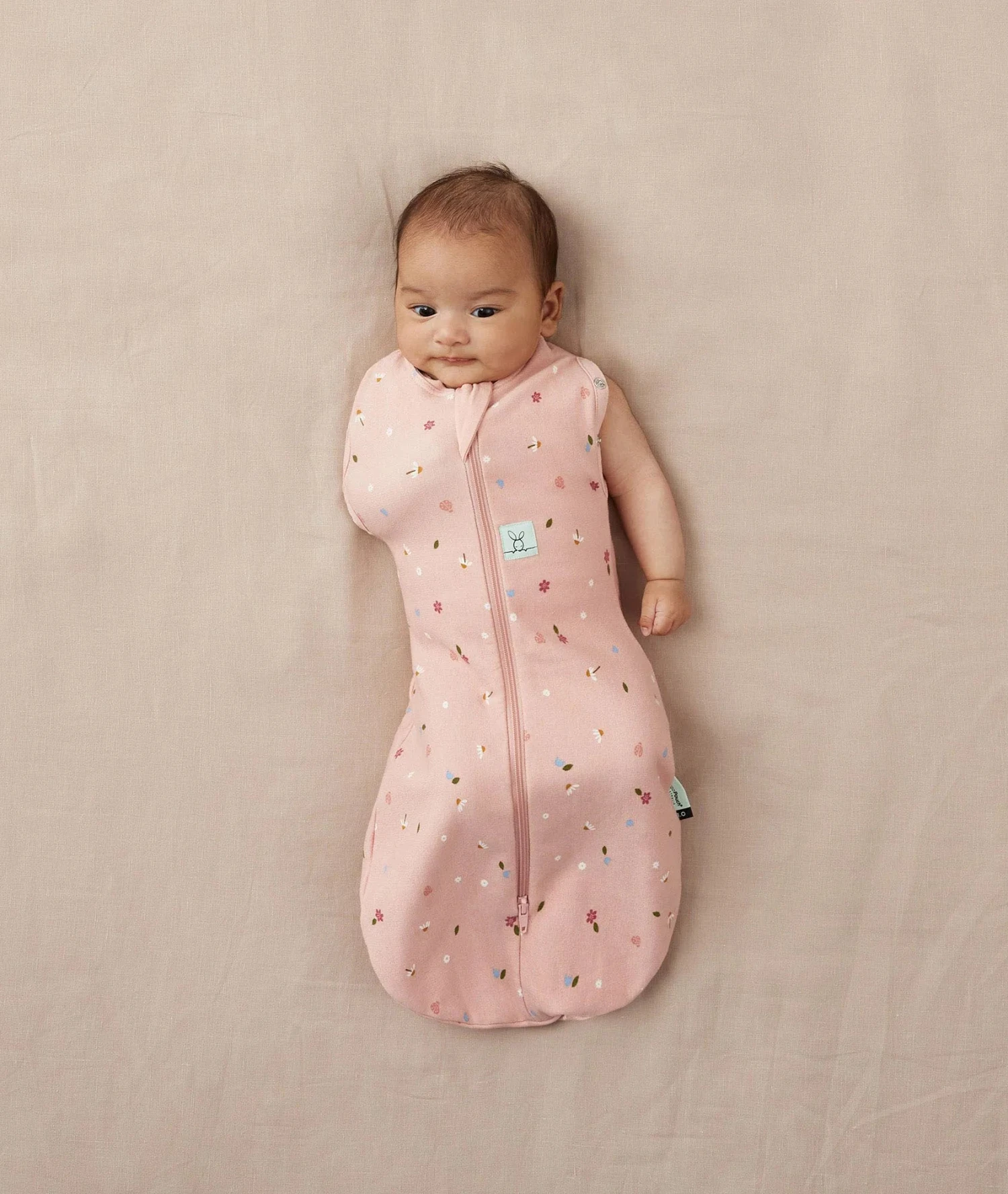 ergoPouch ergoPouch Organic All Year Swaddle Sleeping Bag | 1.0 Tog | 3-6 Months - Daisies ErgoPouch ErgoPouch Organic All Year Swaddle Sleeping Bag | 1.0 Tog | 3-6 Months - Daisies -Push Chair Expert Sales Cocoon 1.0T Daisies ArmOut 1688x2000 c08da761 2f85 4e41 92d2 c16ab23f1b83 1