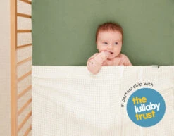 ErgoPouch ErgoPouch Organic Crib All Year/Winter HugMe Blanket | 1.0-2.5 Tog - Rose 4 ErgoPouch ErgoPouch Organic Crib All Year/Winter HugMe Blanket | 1.0-2.5 Tog - Rose -Push Chair Expert Sales Text TuckSheet Feature1 Cot UK