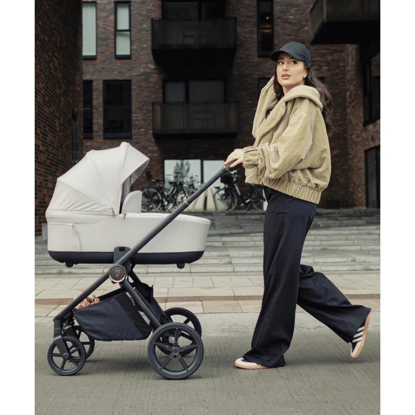 Venicci Venicci Claro Travel System with Tiago Car Seat - Vanilla Venicci Venicci Claro Travel System With Tiago Car Seat - Vanilla -Push Chair Expert Sales Venicci Claro Vanilla Session 1