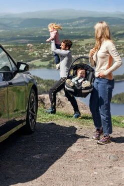 BeSafe BeSafe Go Beyond I-Size Infant Car Seat - Fresh Black Cab -Push Chair Expert Sales besafe go beyond anthracite mesh 04 1