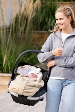 BeSafe BeSafe Go Beyond I-Size Infant Car Seat - Fresh Black Cab -Push Chair Expert Sales besafe go beyond anthracite mesh 10 1