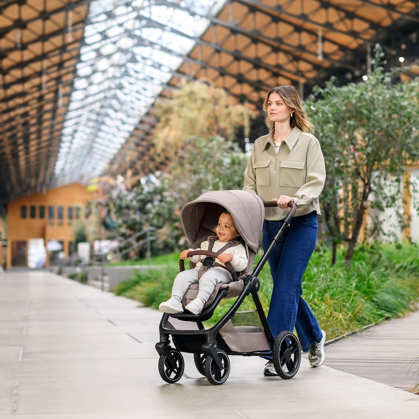 Maxi-Cosi Maxi Cosi Oxford Essential Bundle with Accessories - Twillic Truffle Maxi-Cosi Maxi Cosi Oxford Essential Bundle With Accessories - Twillic Truffle -Push Chair Expert Sales maxicosi Oxford LS 3 Mumpushchair 1