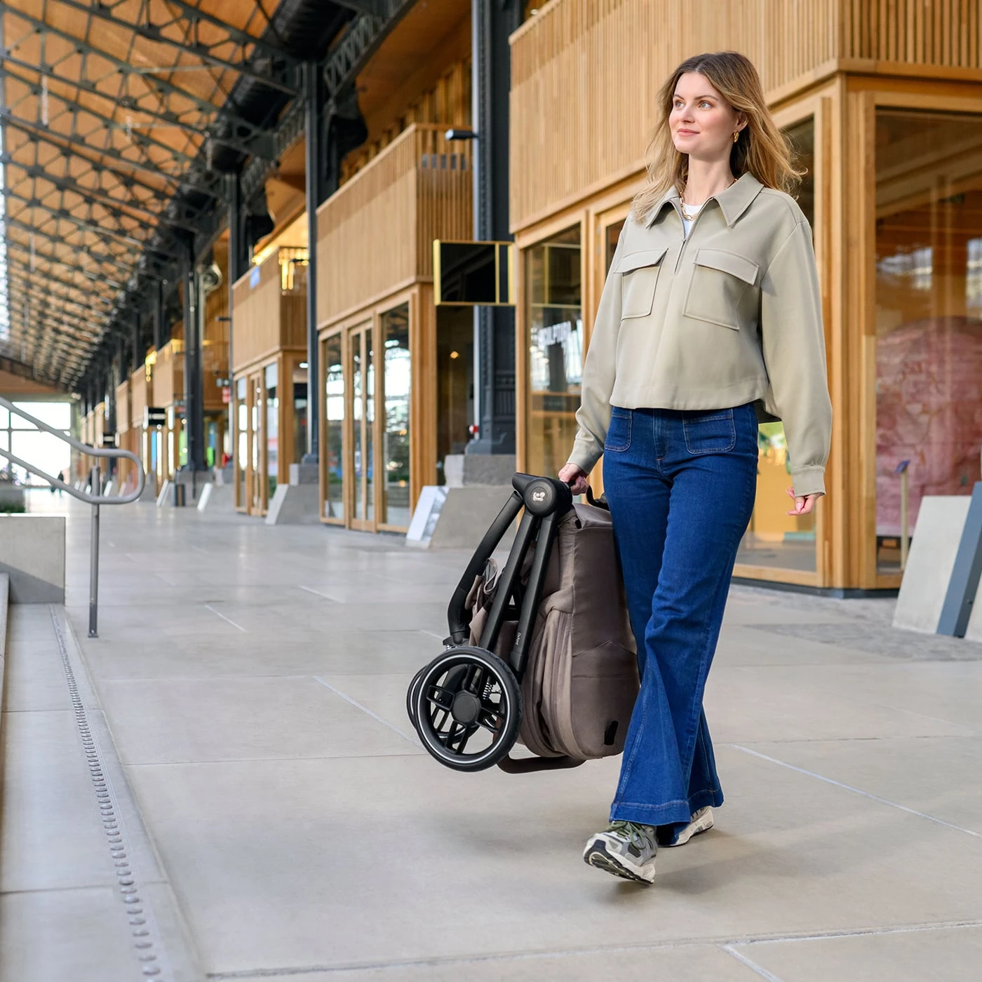 Maxi-Cosi Maxi Cosi Oxford Essential Bundle with Accessories - Twillic Truffle Maxi-Cosi Maxi Cosi Oxford Essential Bundle With Accessories - Twillic Truffle -Push Chair Expert Sales maxicosi Oxford LS 8 folded